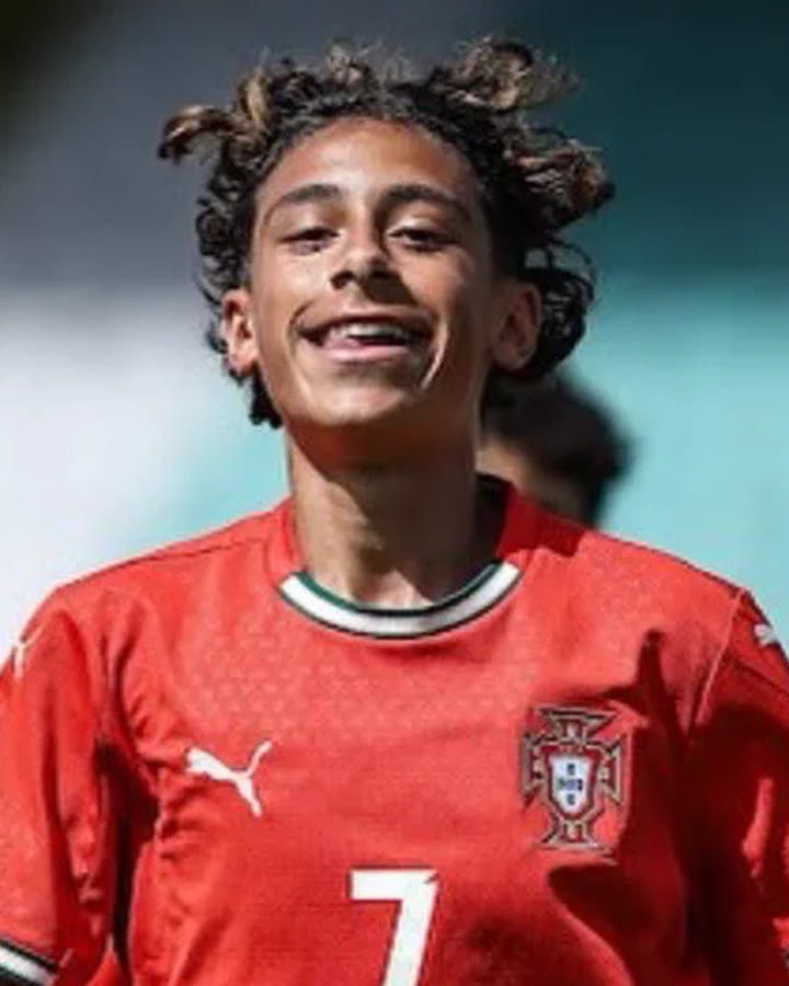 Mezian Soares, né à Martigues, avec les jeunes du Portugal
