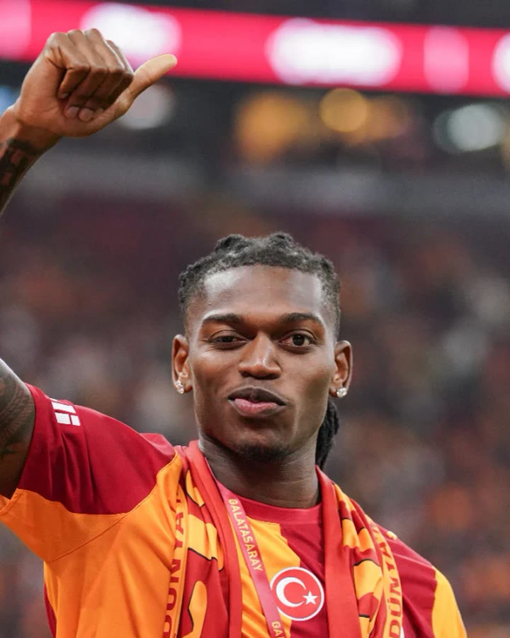 Rafael Leão, attaquant portugais de Galatasaray, passeur décisif contre le FC Barcelone